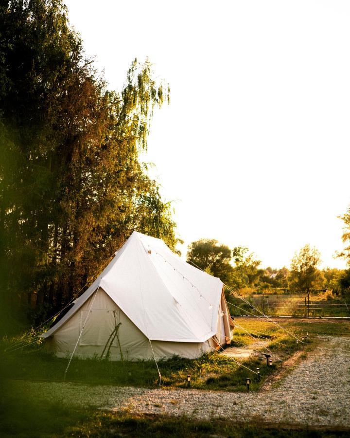 Bozsky Glamp Hotel Валтис Екстериор снимка