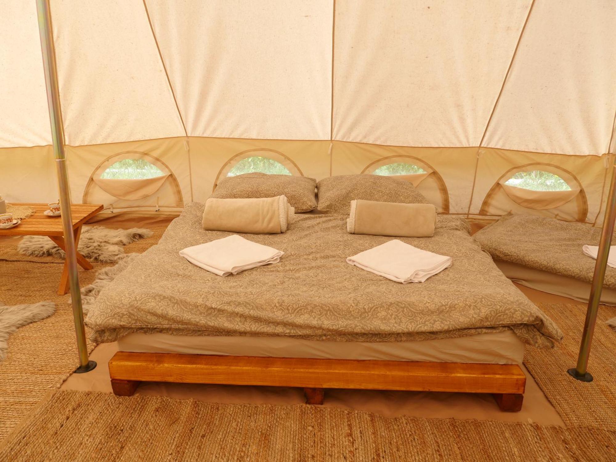 Bozsky Glamp Hotel Валтис Екстериор снимка
